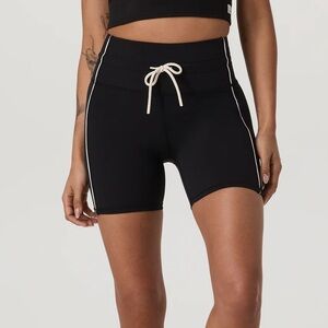 Vuori Black Daily Piped Shorts